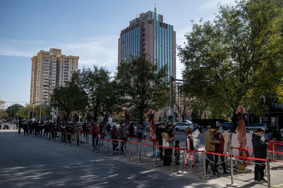 Residents queue at a Covid-19 testing facility in Beijing, China, on Monday, Nov. 21, 2022. Surging infections are threatening to overwhelm some of the country’s biggest and most important cities, with local officials stymied over how to control the contagion without the usual tools of mass citywide testing and snap lockdowns. Source: Bloomberg