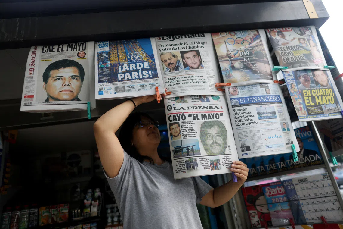 FILE PHOTO: A newspaper seller arranges newspapers reporting the El Paso, Texas, U.S., arrest of Mexican drug lord Ismael \"El Mayo\" Zambada and Joaquin Guzman Lopez, \"El Chapo\" Guzman's son, in Mexico City, Mexico July 26, 2024. REUTERS/Gustavo Graf/File Photo