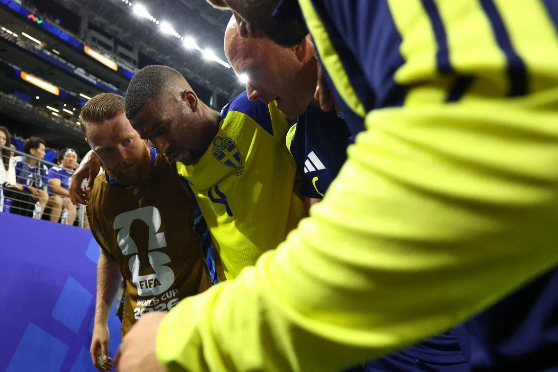 Soccer Football - FIFA World Cup 2026 - Group F - Japan v Sweden - Dallas Stadium, Arlington, Texas, U.S. - June 25, 2026 Sweden's Isak Hien receives medical attention after sustaining an injury REUTERS/Hannah Mckay