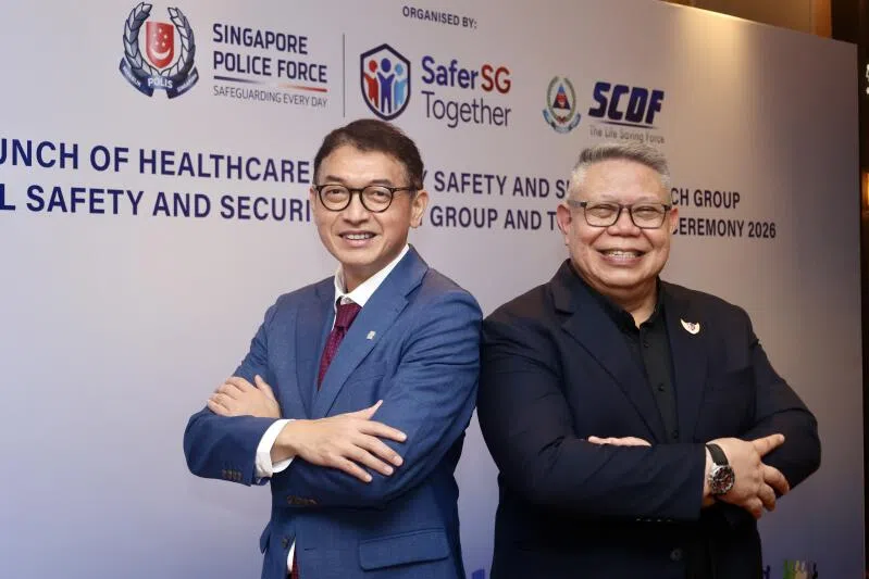 Marcus Lai, UOB’s managing director for group corporate and real estate services (left) and Andre Achak, RCAS’ communications director, received awards on behalf of their organisations on Oct 14.