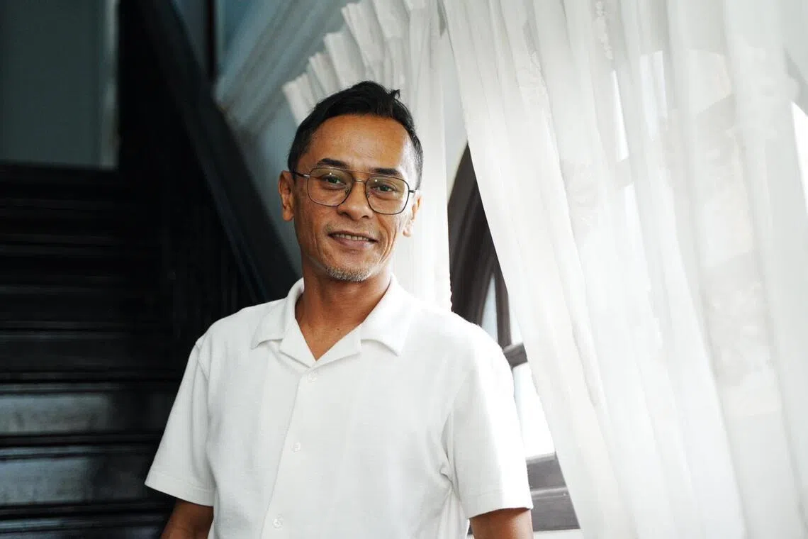 Iskandar Ismail had previously won the debut season of Suria television singing show SG Mania in 2014.