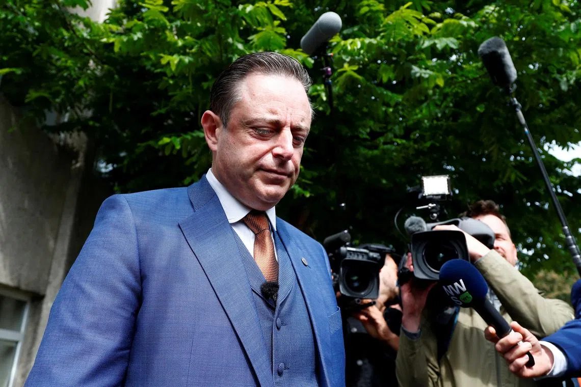 FILE PHOTO: Bart De Wever, President of Flemish nationalist party N-VA, talks to the media after casting his vote for the Belgian general and regional elections and for the European Parliament Elections in Antwerp, Belgium May 26, 2019.  REUTERS/Francois Lenoir/File Photo