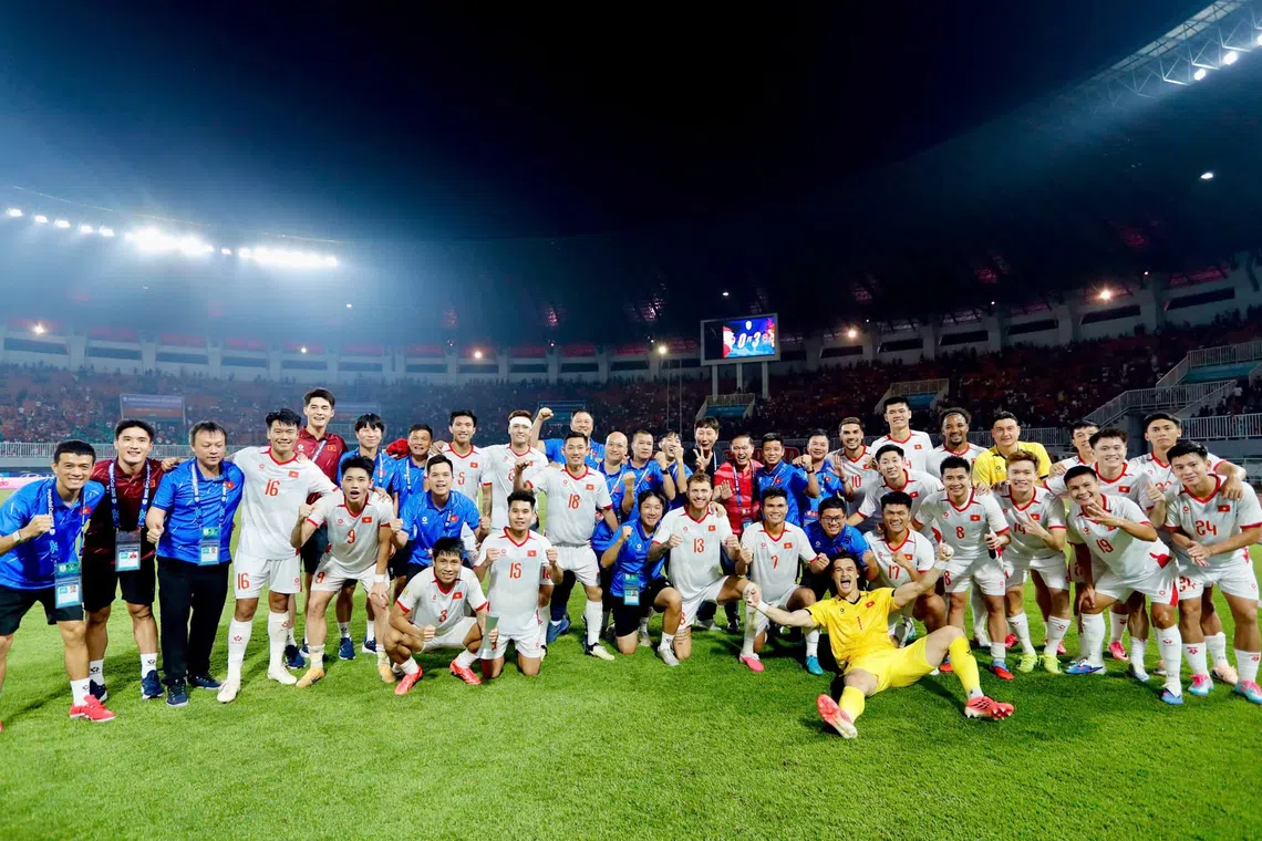 Vietnam Beats Indonesia 3-0 to Top Group A in ASEAN Hyundai Cup
