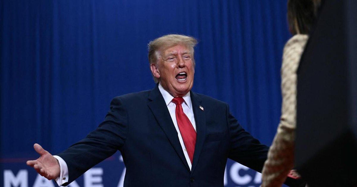 In Islamophobic rant, Trump seeks to stir Republican base in Michigan