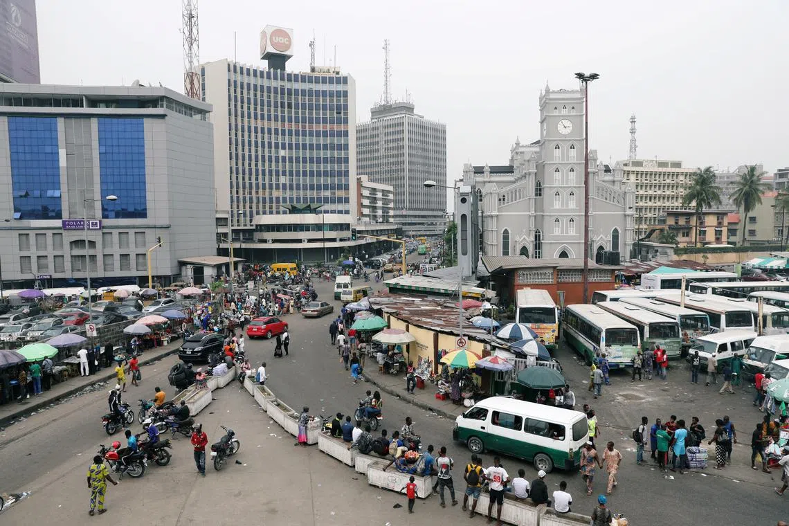 People move on a street of Marina in Victoria Island, Lagos, Nigeria February 15, 2019. REUTERS/Temilade Adelaja/File Photo