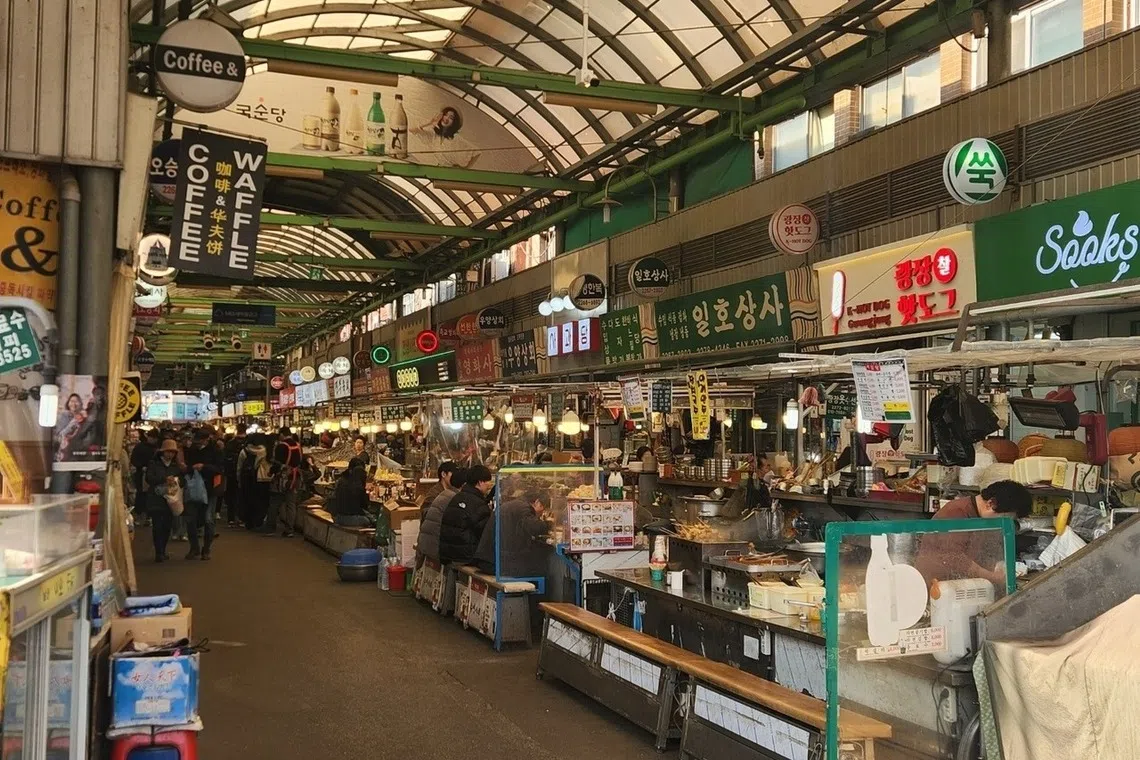 Seoul's Gwangjang Market has escalated into a legal battle among merchant groups due to a viral overcharging scandal.