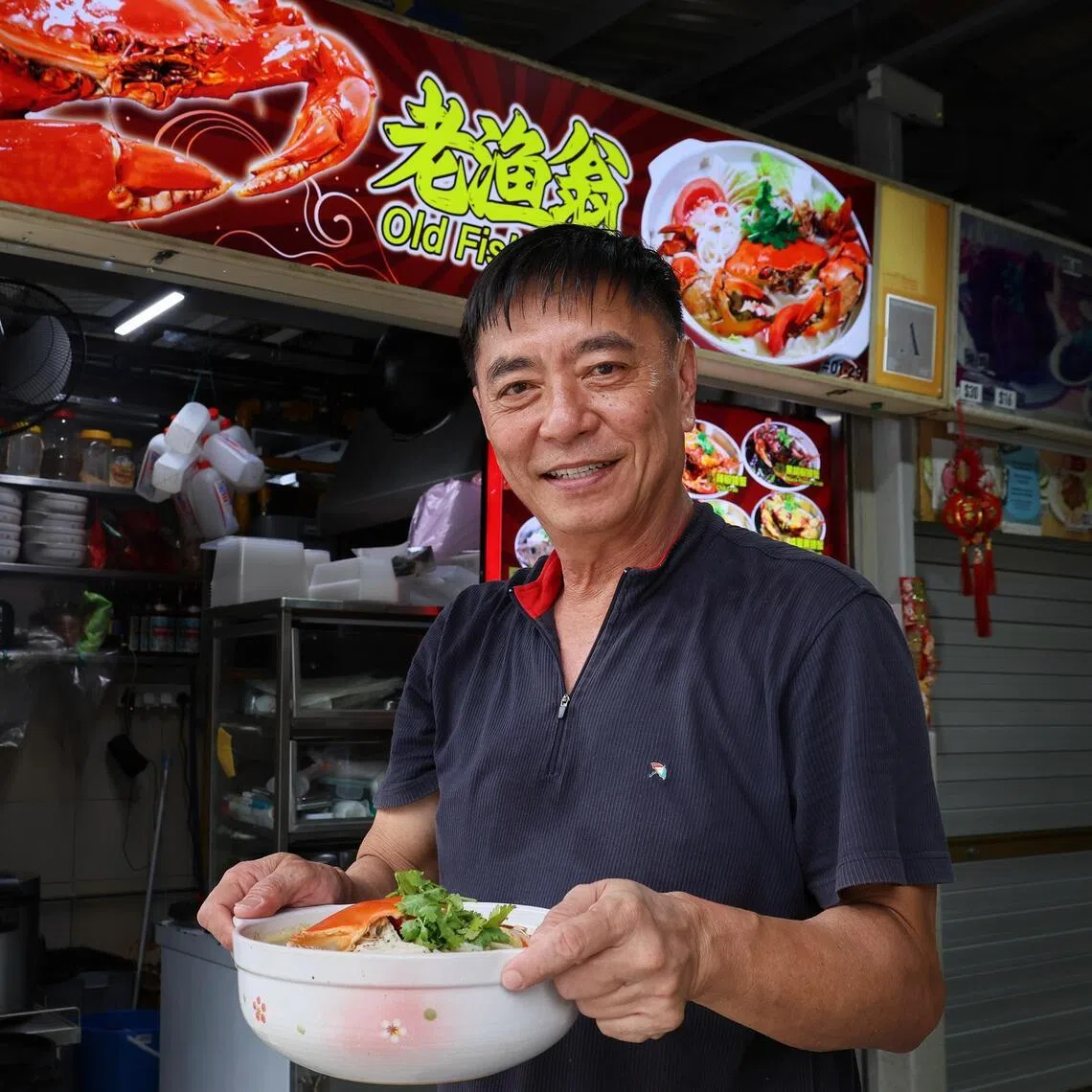 Former actor Huang Yiliang has opened a hawker stall selling seafood dishes, including crab. 