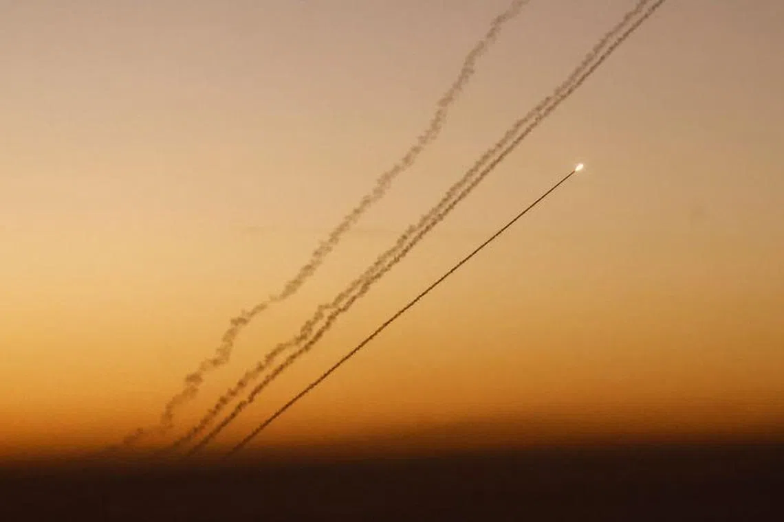 A rocket fired from Gaza heads towards Israel, at the Israeli-Gaza border, amid the ongoing conflict between Israel and the Palestinian Islamist group Hamas, as seen from Southern Israel, December 15, 2023. REUTERS/Clodagh Kilcoyne