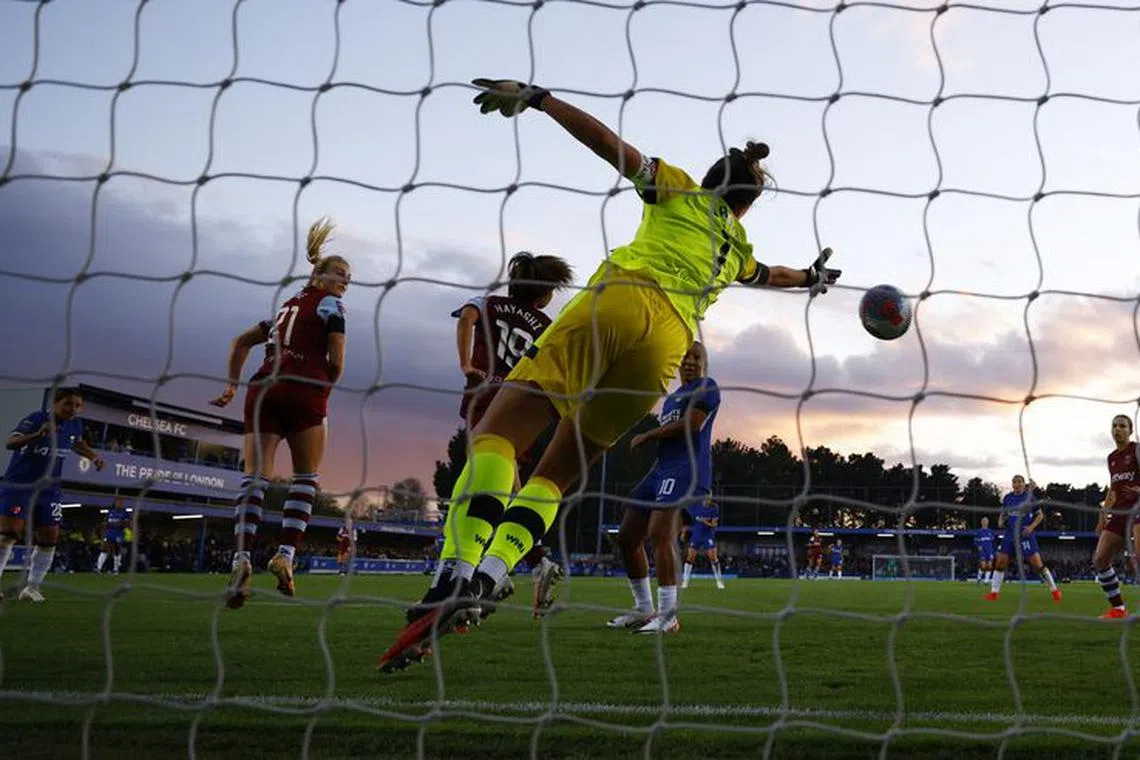 Soccer Football - Women's Super League - Chelsea v West Ham United - Kingsmeadow, London, Britain - October 14, 2023  Chelsea's Sam Kerr scores their first goal past West Ham United's Mackenzie Arnold Action Images via Reuters/John Sibley