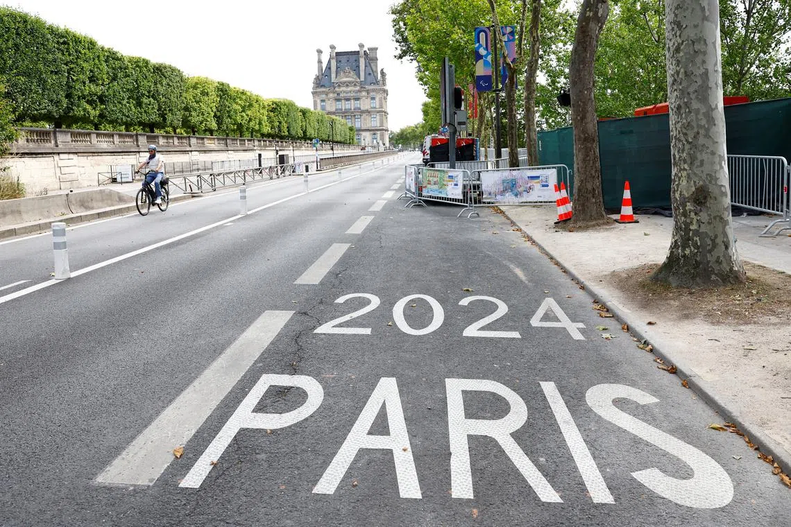 FILE PHOTO: Paris 2024 Olympics - Preview - Paris, France - July 25, 2024. A person is cycling on an empty street ahead of the opening ceremony. REUTERS/Peter Cziborra/File Photo