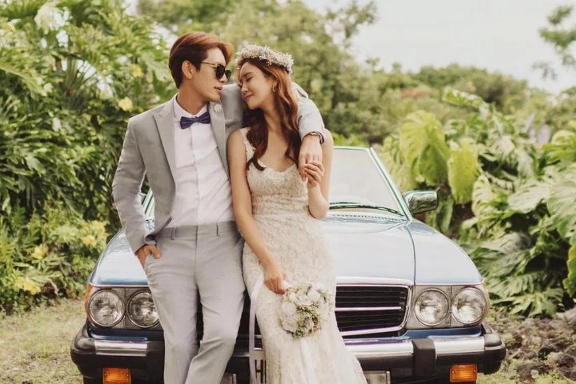 Lee Da-hae and singer Se7en shared the good news on their respective social media accounts on Monday along with photos from their wedding shoot.