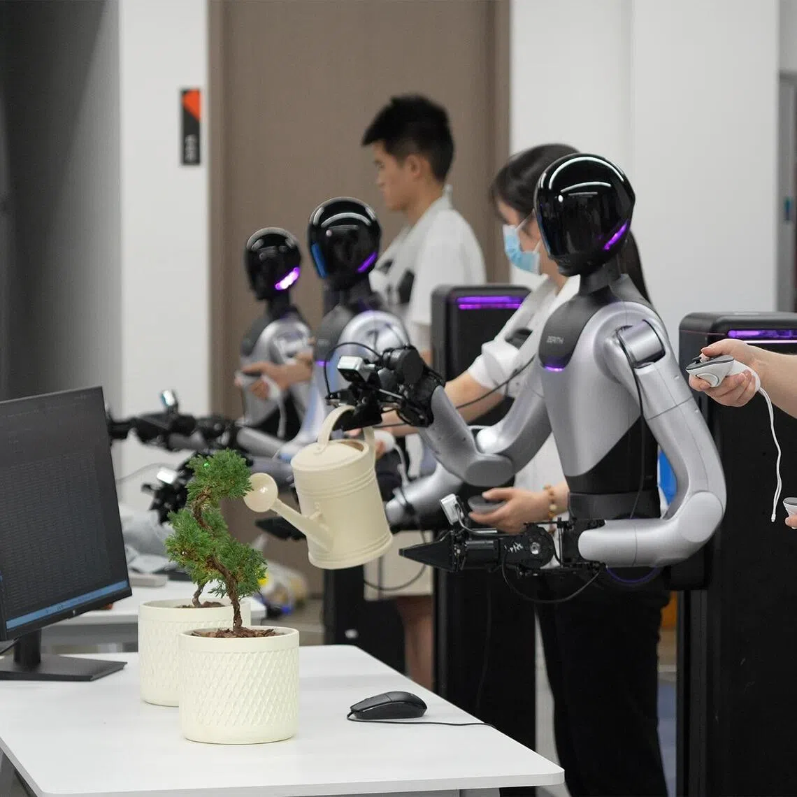 A human-controlled humanoid robot waters a potted plant at robotics start-up Zerith's data collection facility in Hefei.

PHOTO: COURTESY OF ZERITH