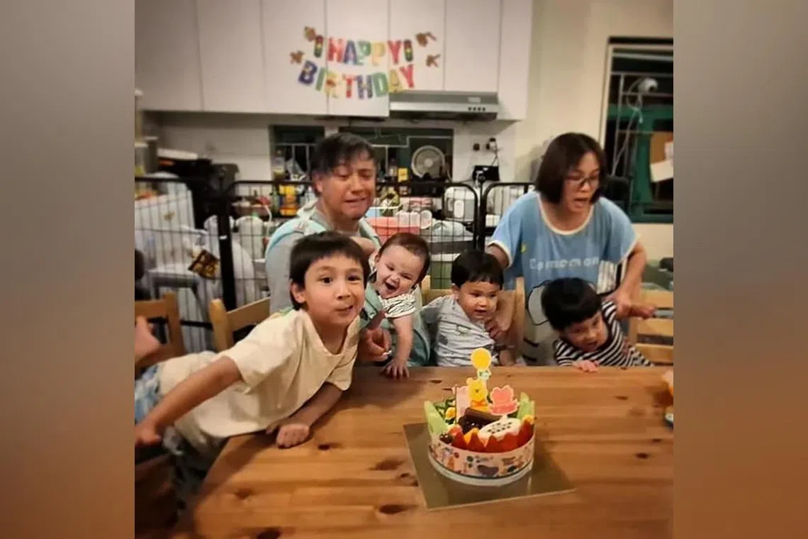 Hong Kong singer Steven Cheung and his wife Au Yin Man have four sons aged between one and five.
