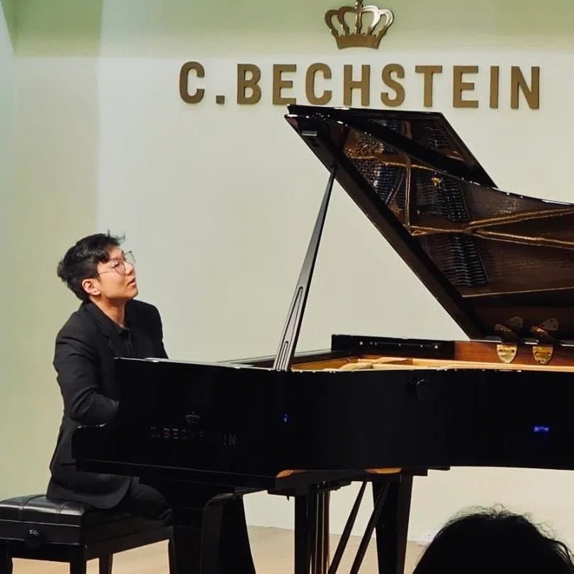 British-Chinese pianist Noah Zhou gave an  athletic and ambitious reimagining of Rachmaninoff's second piano concerto.
