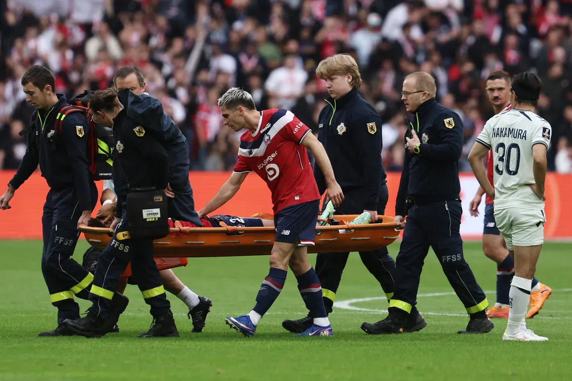 Soccer Football - Ligue 1 - Lille v Le Havre AC - Decathlon Arena Stade Pierre-Mauroy, Villeneuve-d'Ascq, France - October 10, 2026 Lille's Tiago Santos is stretchered off REUTERS/Nicolas Economou