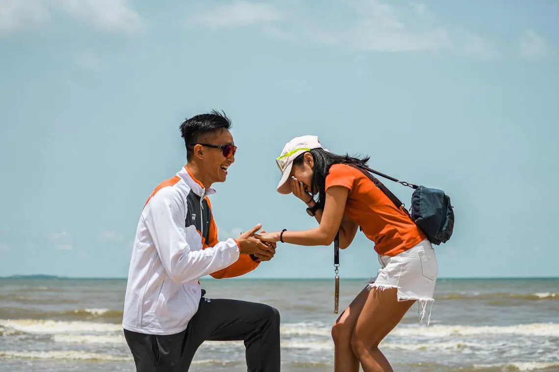 Hours after completing the men's triathlon event on Monday, Bryce Chong proposed to his girlfriend of seven years, Sheryl Foo, on Kep beach in Phnom Penh.
