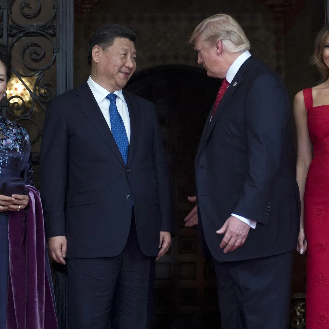 US First Lady Melania Trump (R) and US President Donald Trump (2nd R) welcome Chinese President Xi Jinping (2nd L) and his wife Peng Liyuan (L) to the Mar-a-Lago estate in West Palm Beach, Florida, on April 6, 2017. (Photo by JIM WATSON / AFP)