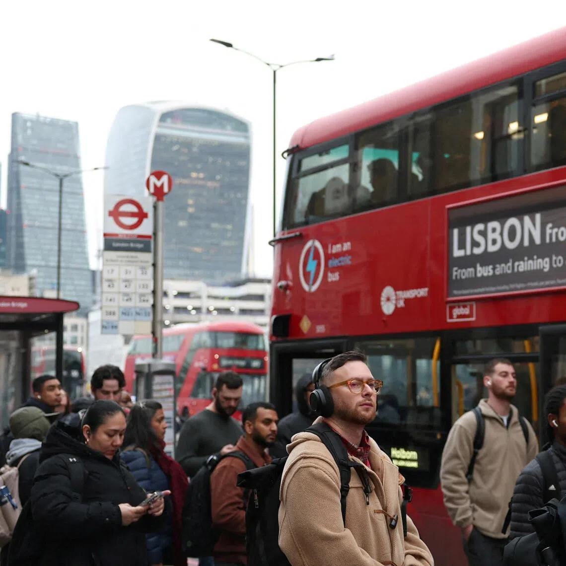 Britain Prime Minister Andy Burnham promised to cut the price of single bus tickets by up to a third.