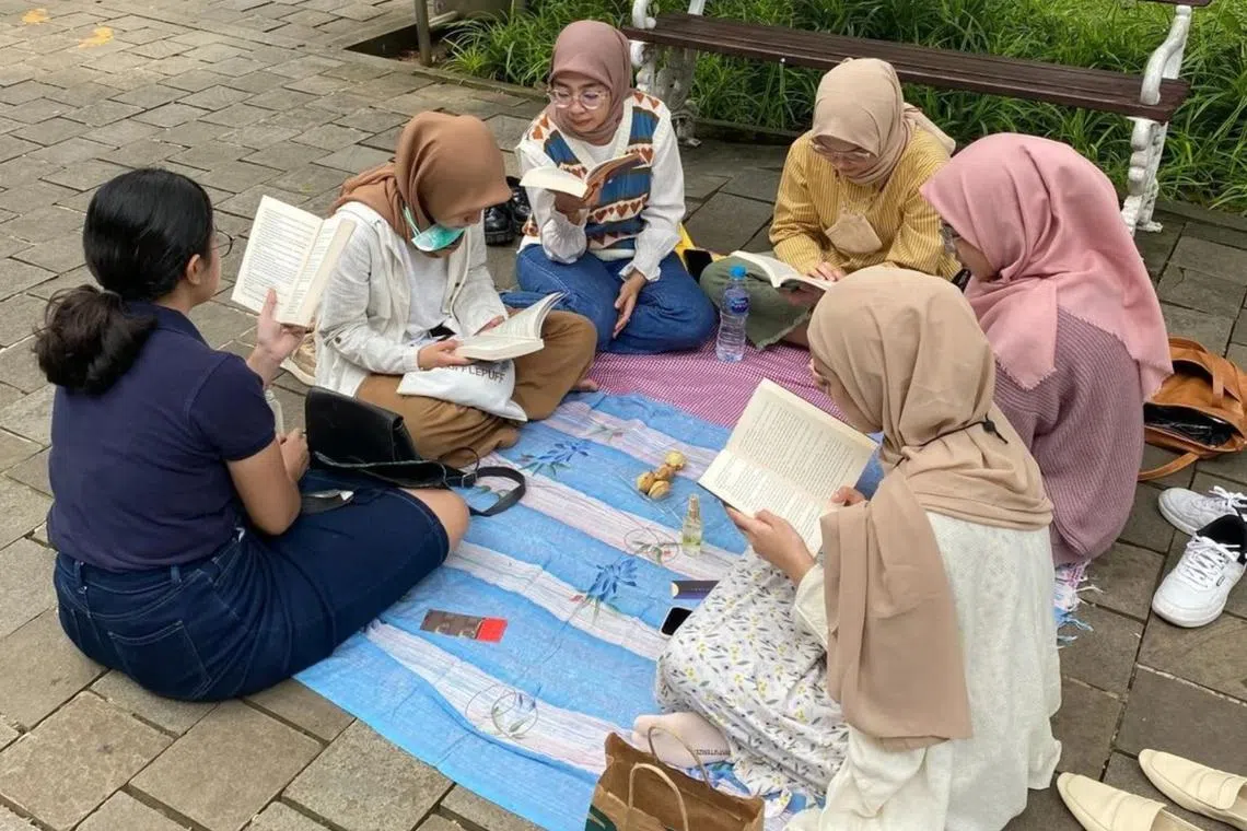 Since Aug 2019, a Baca Bareng event has been organised every month for people in Jakarta to gather for an hour to read their own books quietly.