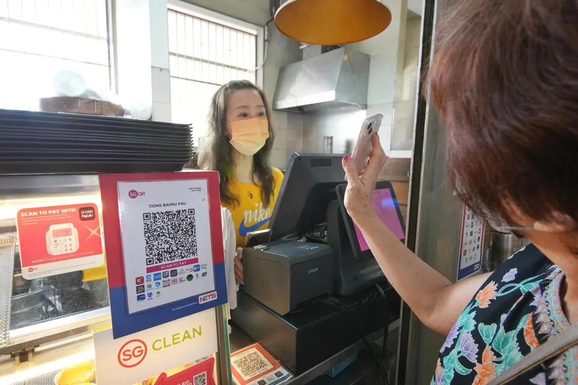 CMG20230201-ChiaTY01/谢智扬/魏瑜嶙/ Launch of the DBS/POSB "5 million hawker meals" initiative amid rising food costs【embargoed till 10.30am】.［Tiong Bahru Market]

From Feb 10 2023 to 19 Jan 2024 100000 Paylah! Users will be able to enjoy up to $3 rebate once a week on Friday 6am onwards.