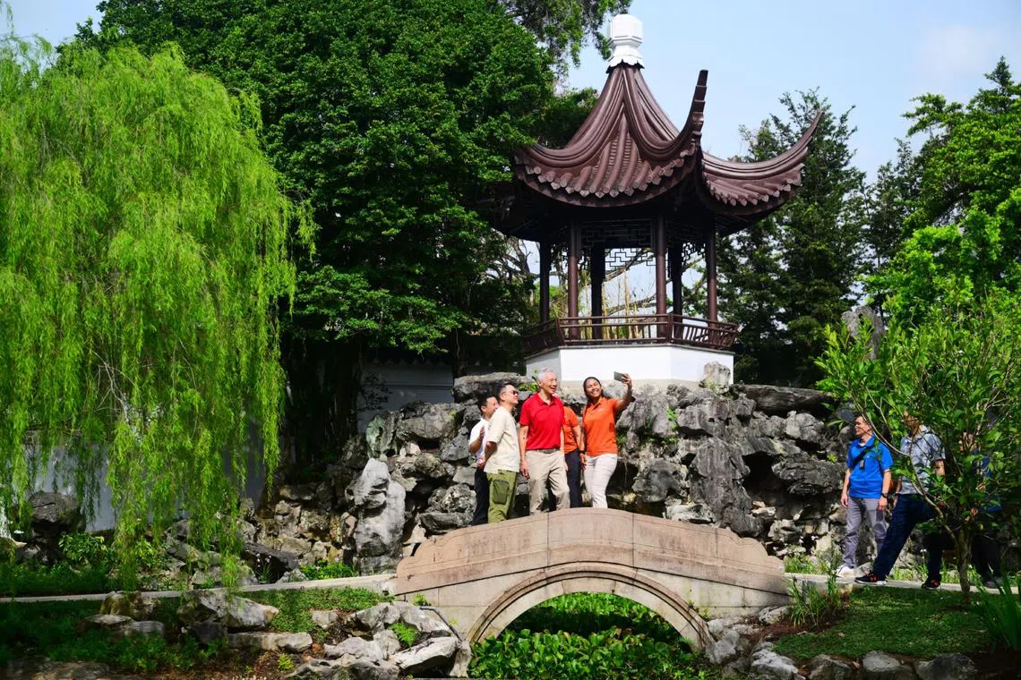 Ms Nur Syuhada Limat (right), a senior landscape architect with NParks, taking a wefie with (from left) National Development Minister Desmond Lee, bonsai collector Eddy Teo, Senior Minister Lee Hsien Loong and NParks chief executive officer Hwang Yu-Ning at the Bonsai Garden.