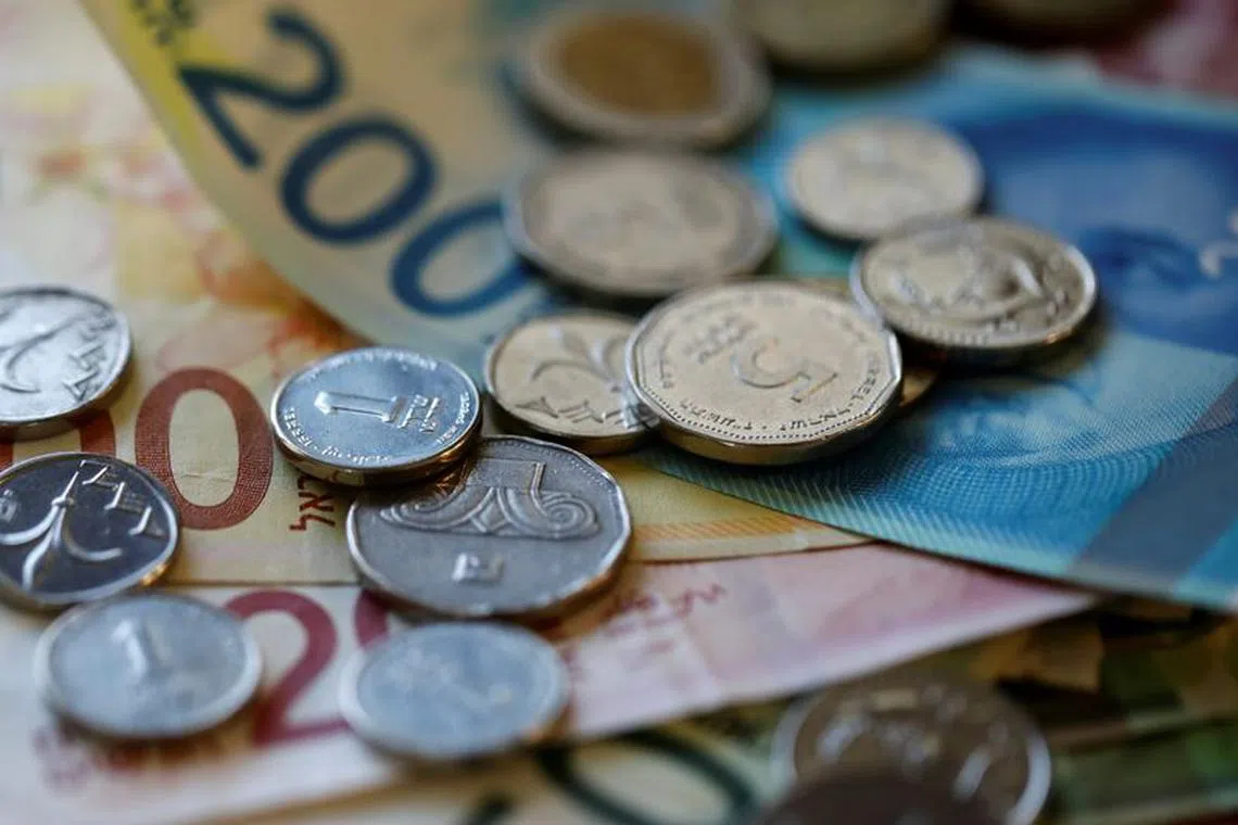 New Israeli Shekel banknotes and coins are seen in this picture illustration taken November 9, 2021. REUTERS/Nir Elias/Illustration/File photo