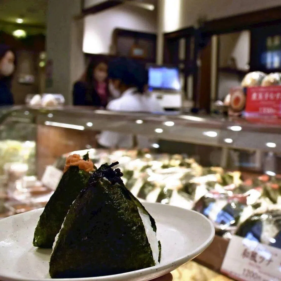 The surge in seaweed prices is also causing the price of onigiri rice balls sold at convenience stores to increase.