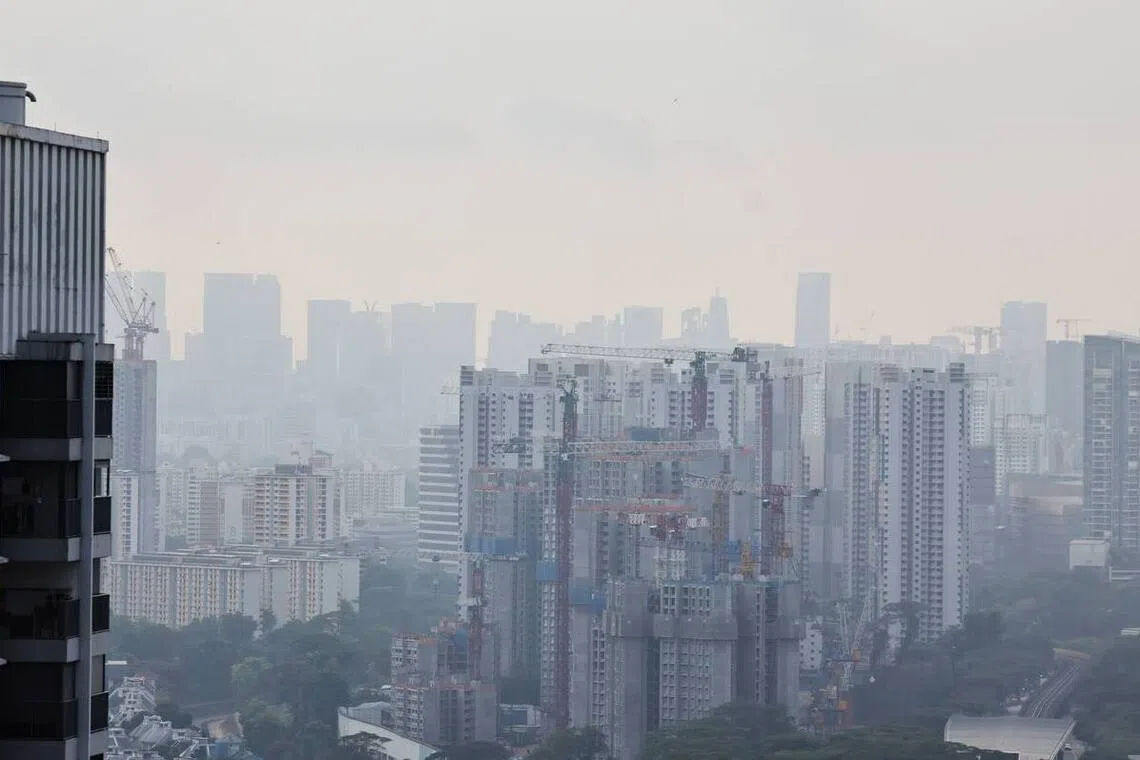 Haze in S’pore: PSI reading in central region remains unhealthy, east and west dip back to moderate