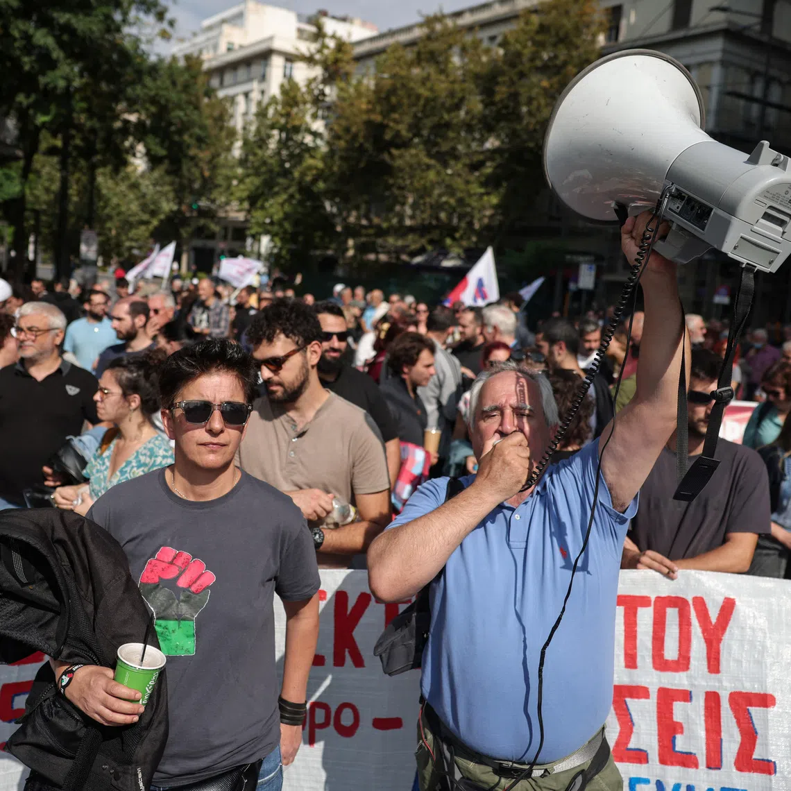 Protesters gather near the Greek parliament, during a one-day strike as parliament debates a government plan to allow employers to extend working hours and other labour reforms, in Athens, Greece, October 14, 2025.REUTERS/Louisa Gouliamaki