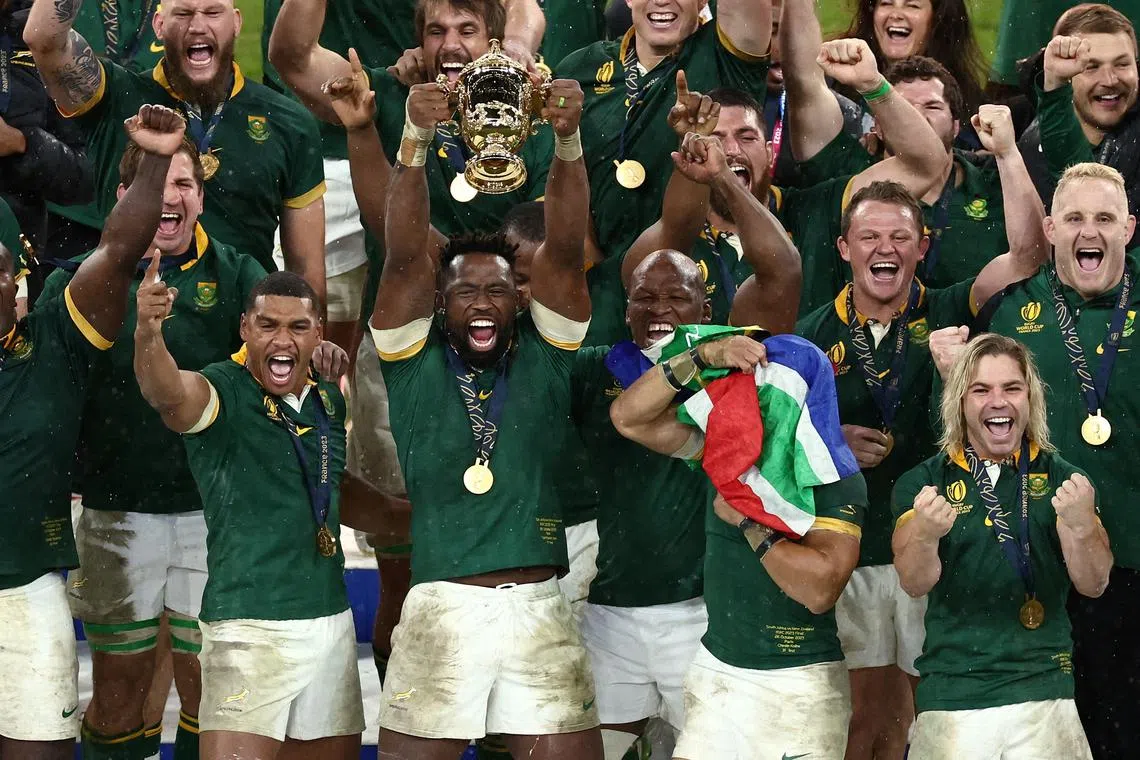 FILE PHOTO: Rugby Union - Rugby World Cup 2023 - Final - New Zealand v South Africa - Stade de France, Saint-Denis, France - October 28, 2023 South Africa's Siya Kolisi lifts The Webb Ellis Cup as they celebrate winning the world cup final REUTERS/Stephanie Lecocq/File Photo
