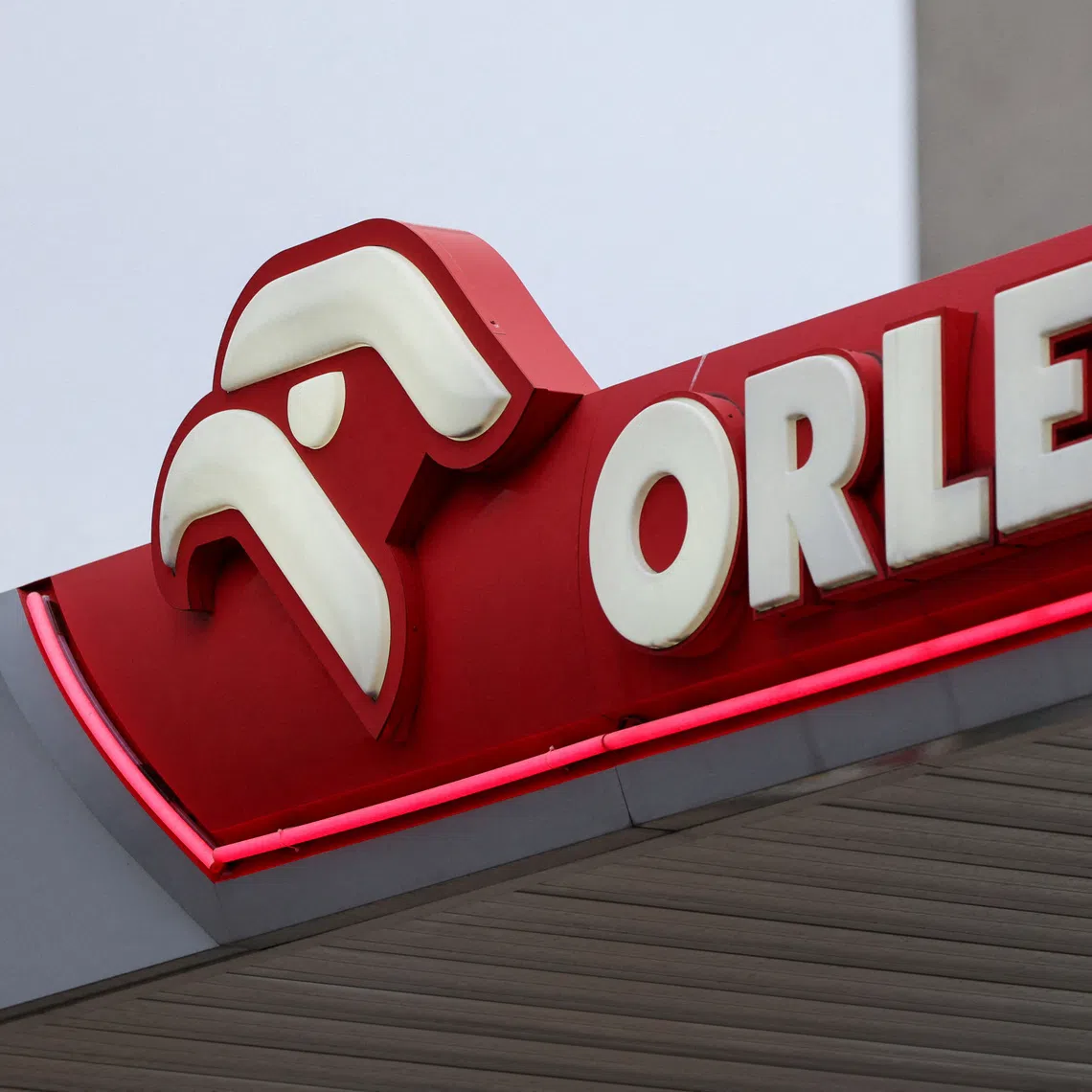 The logo of Poland's state‑owned energy company Orlen is seen at a petrol station in Warsaw, Poland, March 31, 2026. REUTERS/Kuba Stezycki