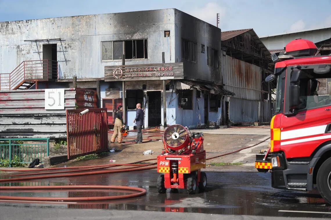 The fire at 51 Sungei Kadut Street 1 involved wooden materials and was extinguished with two water jets by SCDF.