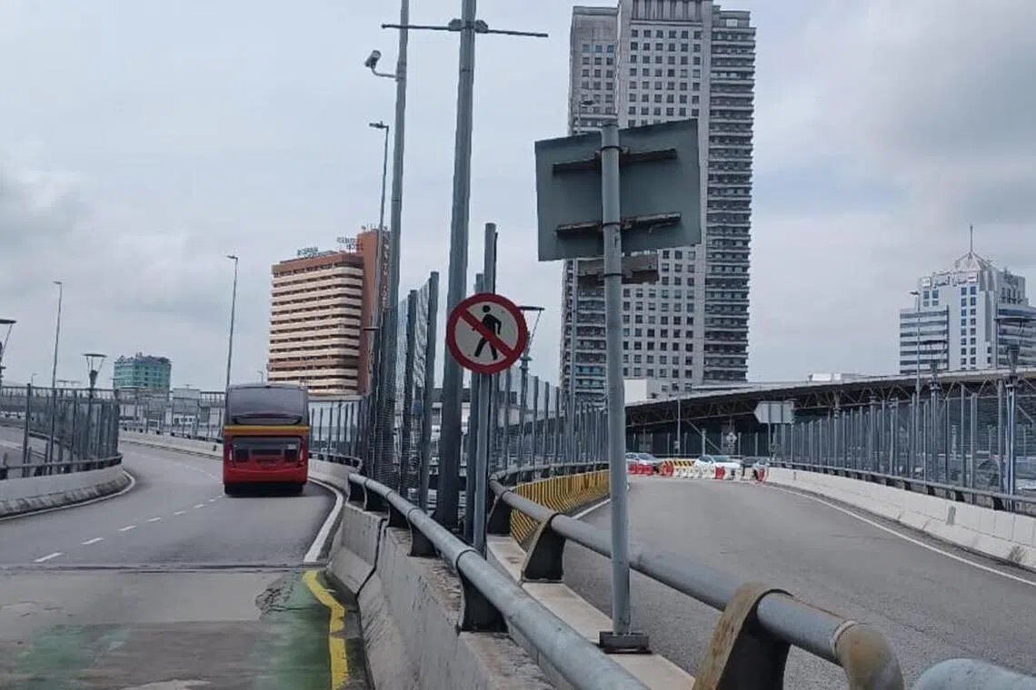 步行穿过堤道合法吗？新安装的标志再次引发讨论