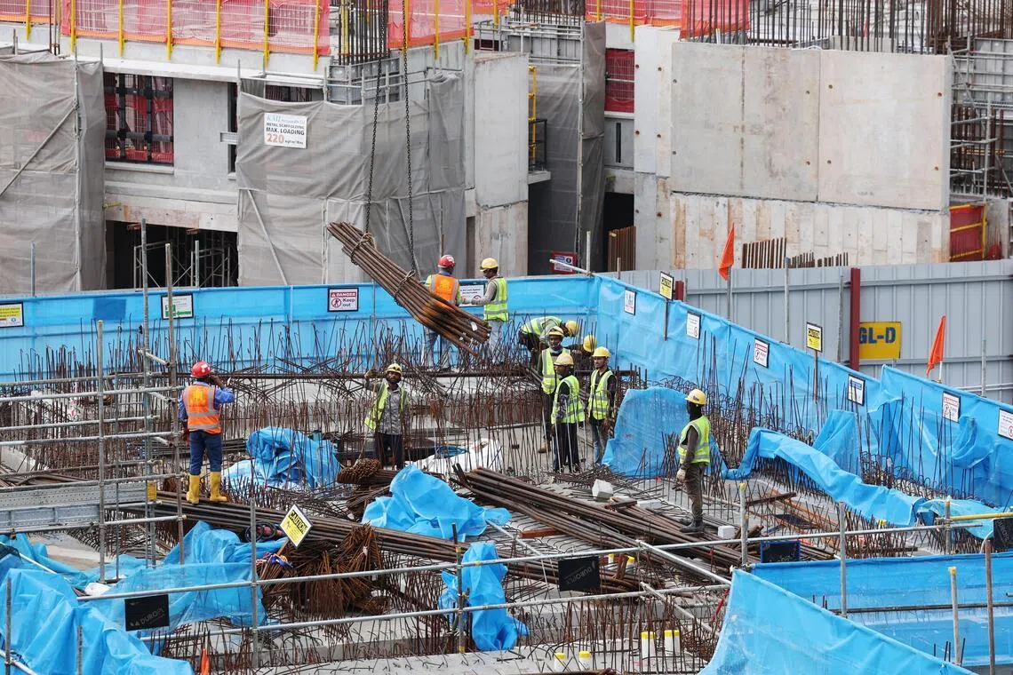 Seven workers have died in five workplace accidents in the past four weeks.