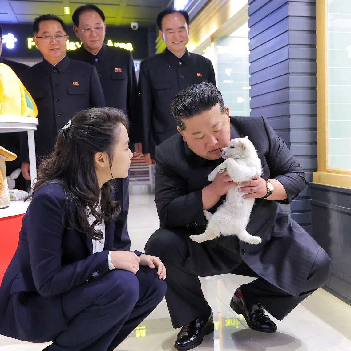 The Hwasong area, where the pet shop is located, is a newly developed residential district with about 40,000 housing units. 