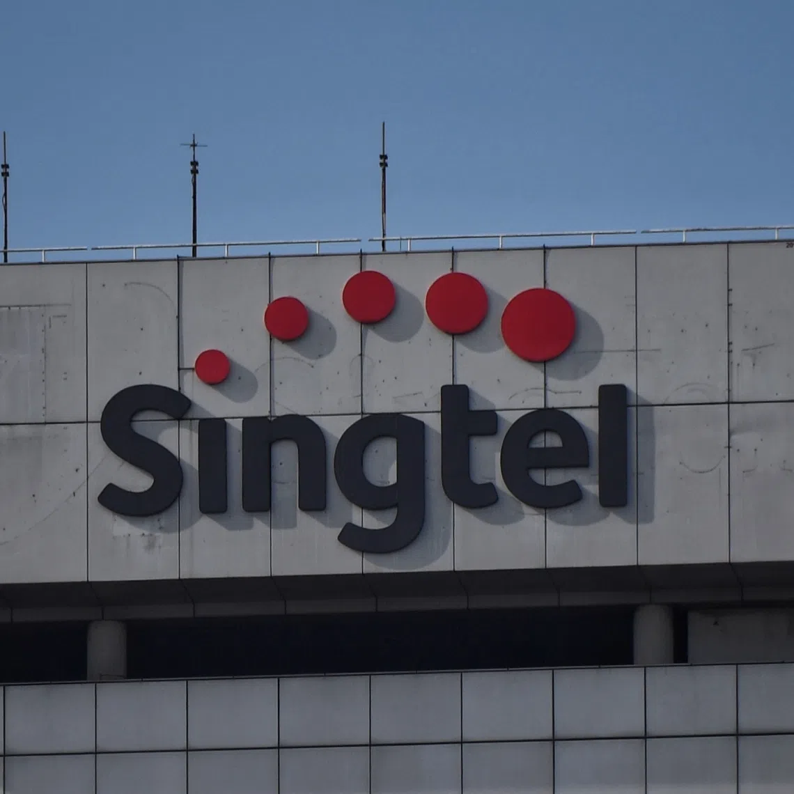 There were more than 2,500 reports as at 3.10pm on service outage website Downdetector. 