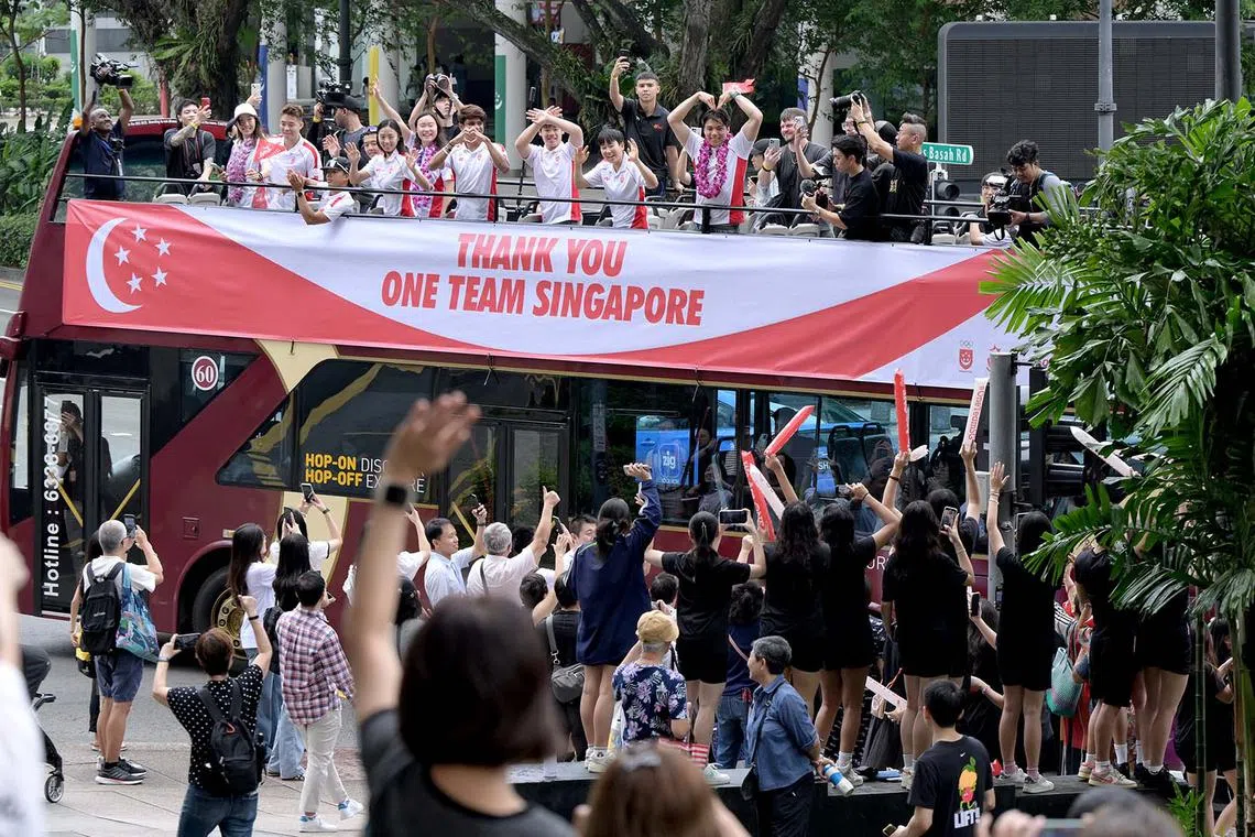 About 300 SOTA students celebrate Singapore Olympians as they pass by the school in an open-top bus parade. The Olympians include kitefoiler Max Maeder, sailor Ryan Lo, badminton players Yeo Jia Min, Terry Hee and Jessica Tan, swimmer Gan Ching Hwee, and more.
