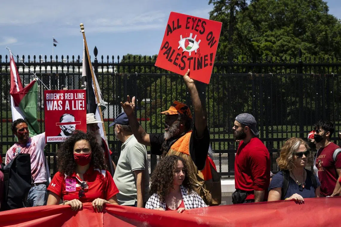 Protesters during a pro-Palestinian demonstration in front of the White House in Washington, DC, US, on Saturday, June 8, 2024. Israeli Prime Minister Benjamin Netanyahu has accepted an invitation to address a joint meeting of the US House and Senate in July, amid intense criticism over the civilian death toll in Gaza that has caused divisions among US lawmakers and led to public disagreements with President Joe Biden. Photographer: Graeme Sloan/Bloomberg