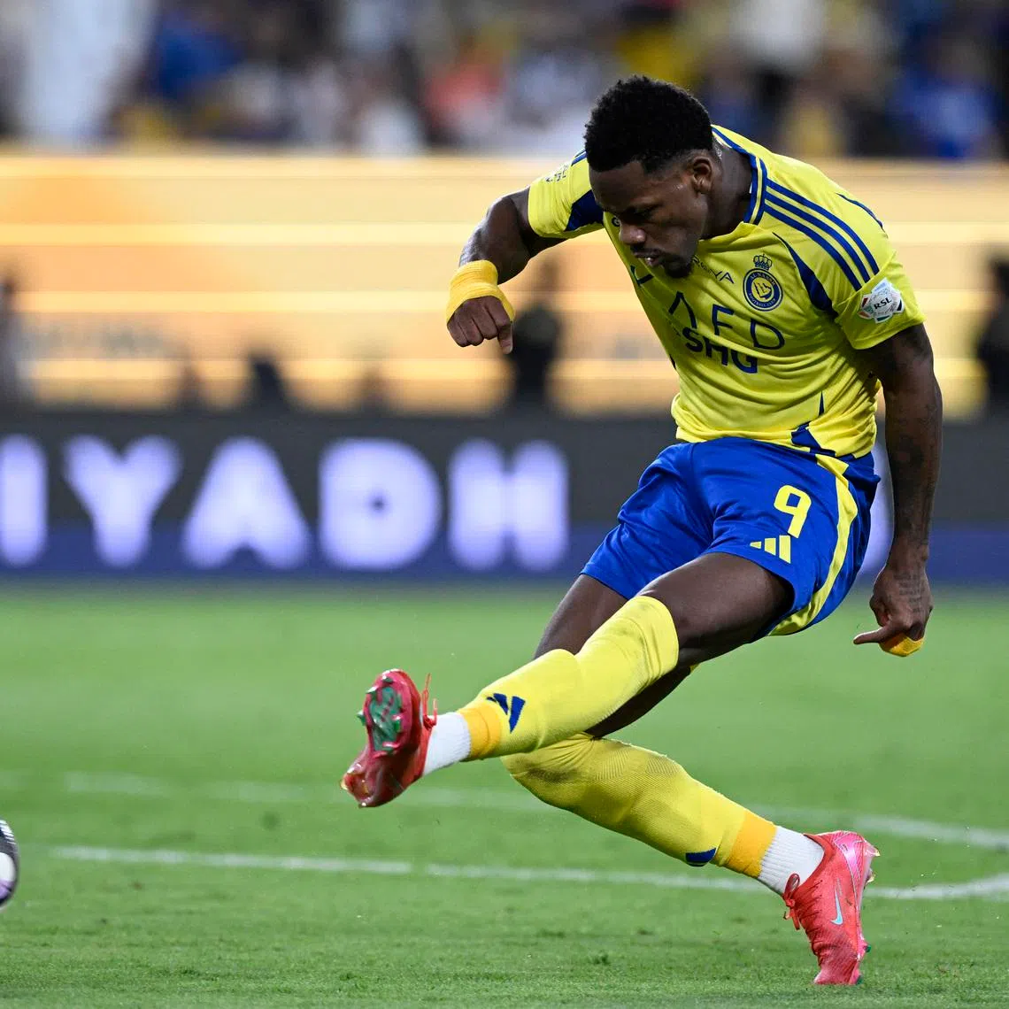 Soccer Football - Saudi Pro League - Al Nassr v Al Taawoun - Al-Awwal Park, Riyadh, Saudi Arabia - May 16, 2025  Al Nassr's Jhon Duran shoots at goal REUTERS/Stringer