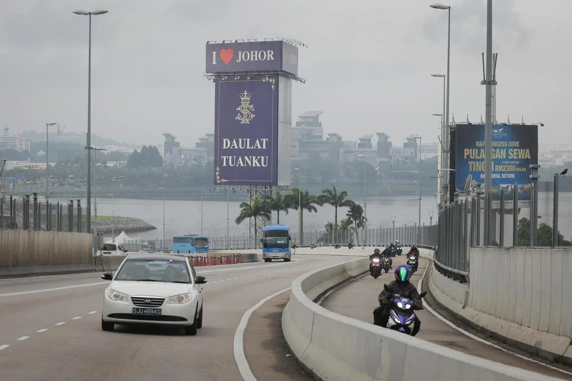 pixvep01 ST20241001_202439000986 Ong Wee Jin / Lee Nian Tjoe / 

Light and smooth traffic on the Woodlands Causeway travelling from Singapore to Johor Bahru at 9am on Oct 1, 2024.

From Oct 1, all foreign-registered vehicles entering Johor from Singapore must have a Vehicle Entry Permit (VEP), though those without one can still enter the country, but will receive a warning.