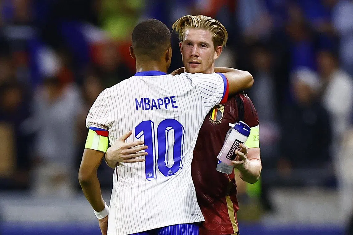 Soccer Football - Nations League - League A - Group 2 - France v Belgium - Groupama Stadium, Lyon, France - September 9, 2024 France's Kylian Mbappe embraces Belgium's Kevin De Bruyne after the match REUTERS/Sarah Meyssonnier
