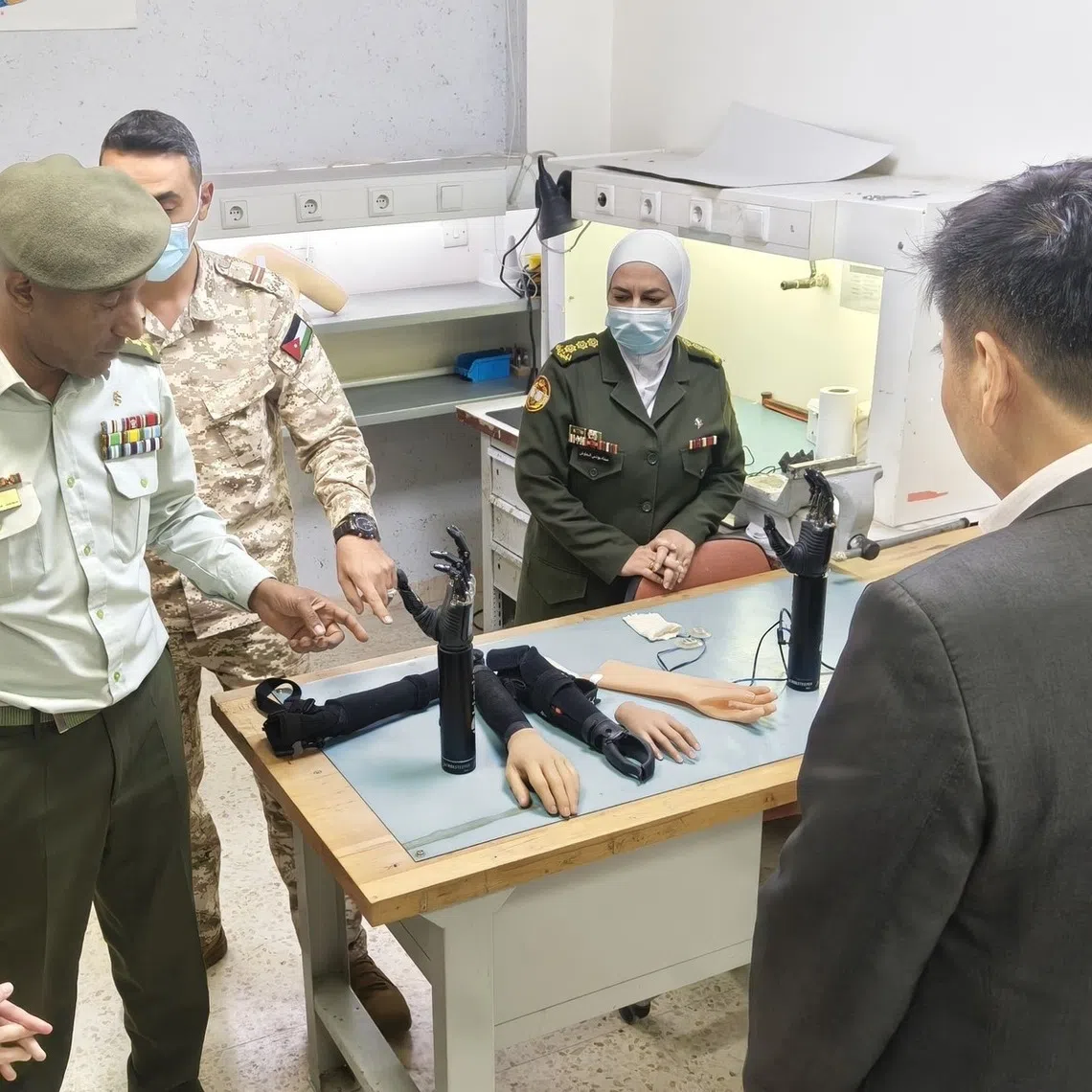 The donation includes full prosthetic solutions and will benefit 100 amputees.