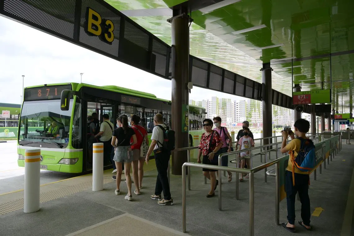 The new bus interchange at Tengah is managed by Tower Transit and currently has three bus services – 870, 871 and 992.