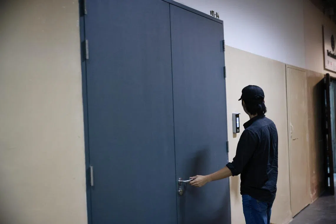 ST20230818_202323779582/zyoffice18/Zaihan/Jason Quah

ST checking on unit 01-04 at Kewalram House, Jalan Kilang Timor, pictured Aug 18, 2023.
//
Checking out offices registered and belonging to the Fujian Family, charged with Money-laundering and forgery.