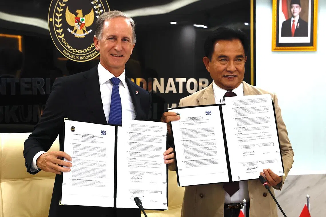 Mr Yusril Ihza Mahendra (right), Indonesia’s senior minister for law, human rights and immigration, and the Netherlands' Ambassador to Indonesia, Mr Marc Gerritsen, after documents were signed for the transfer of the prisoners.