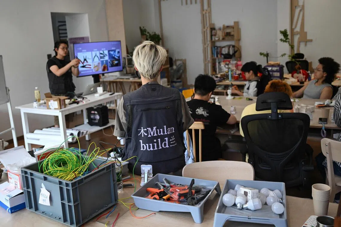 Instructor Wu Shuang (left) giving an electricity course to a group of women at the Mulan Build workshop in Hangzhou on June 28.