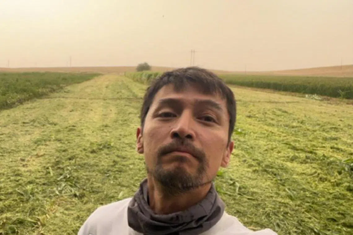 Hu Ge caused some unease among his fans after his recent post on Weibo, in which he pondered whether to stop acting for the next five years.