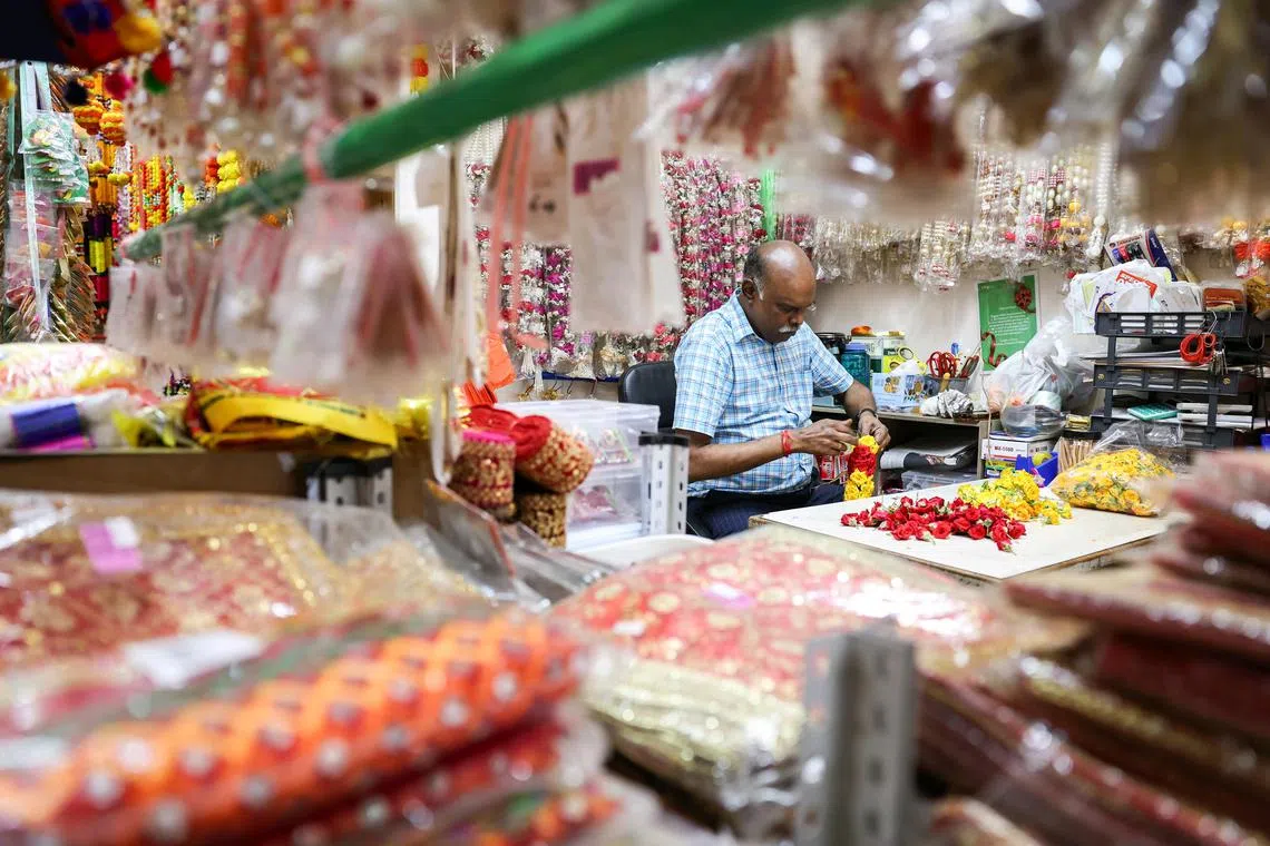 ST20241003_202426200363/sfdeath/Brian Teo/Chin Soo Fang/Mr R. Jayaselvam, 59, Owner of Anushia Flower Shop, making flower garlands using Button Roses at his shop in Little India on October 3, 2024. ST PHOTO: BRIAN TEO