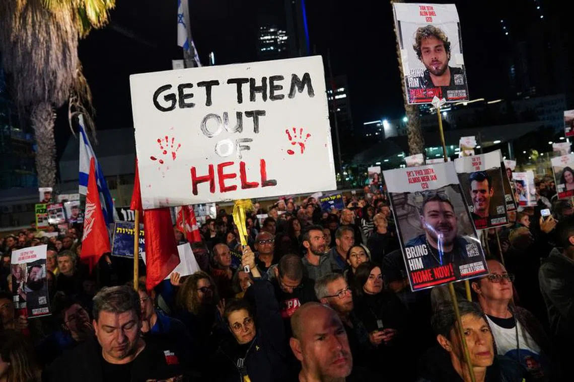 Families of hostages and supporters protest to call for the release of hostages kidnapped on the deadly October 7 attack by Palestinian Islamist group Hamas, in Tel Aviv, Israel, January 6, 2024. REUTERS/Alexandre Meneghini