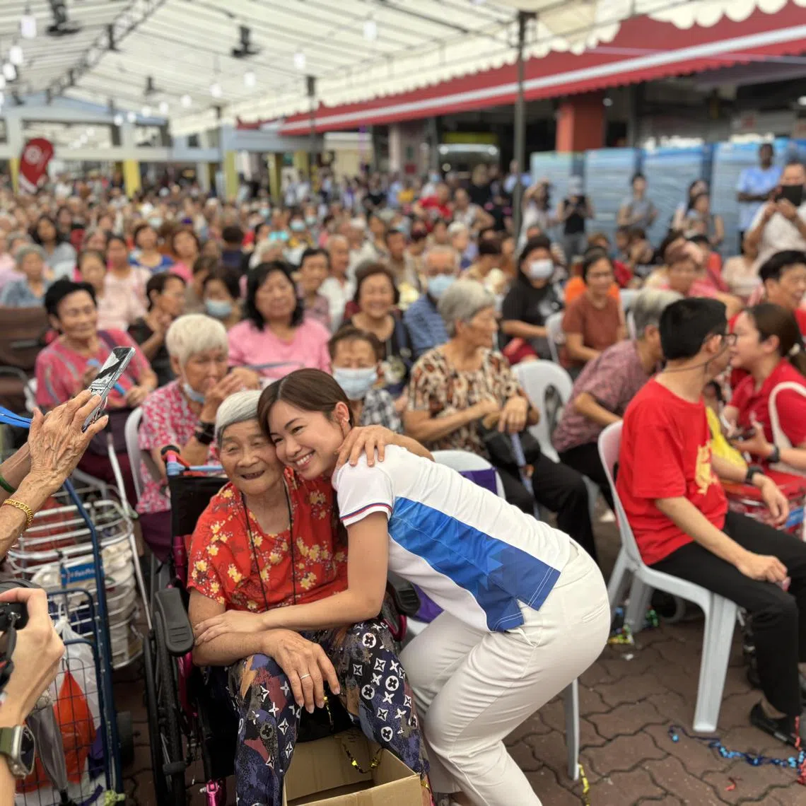MacPherson MP Tin Pei Ling with a resident at the launch of the MacPherson Jiak Ba Buay initiative on April 12.